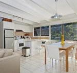 De Angelis Beach House - Hervey Bay Accommodation