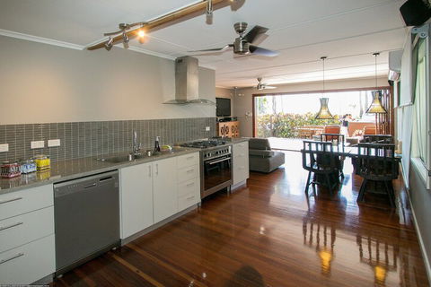 The Beachside Cottages - Tourism Hervey Bay 7