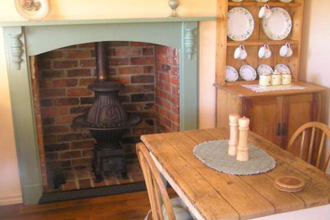Valleyfield Cottage - Hervey Bay Accommodation 1