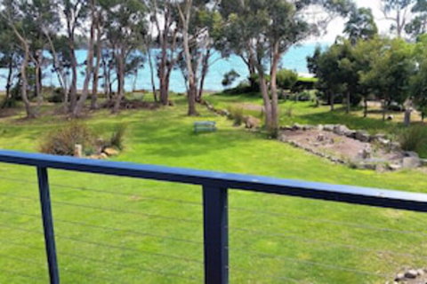 Four Seasons Waterfront Villas - Hervey Bay Accommodation 0