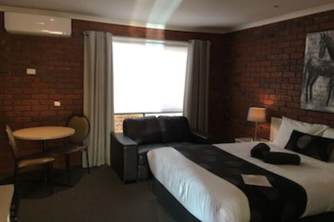 Melton Motor Inn & Apartments - Hervey Bay Accommodation 0