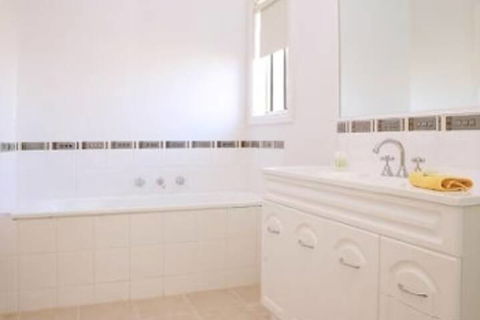 Melton Motor Inn & Apartments - Hervey Bay Accommodation 2