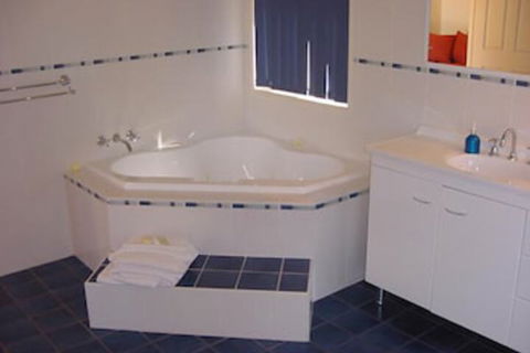 Tropical Coast Retreat - Hervey Bay Accommodation 5