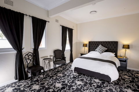 The Commercial Boutique Hotel - Hervey Bay Accommodation 3