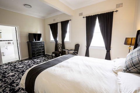 The Commercial Boutique Hotel - Hervey Bay Accommodation 0