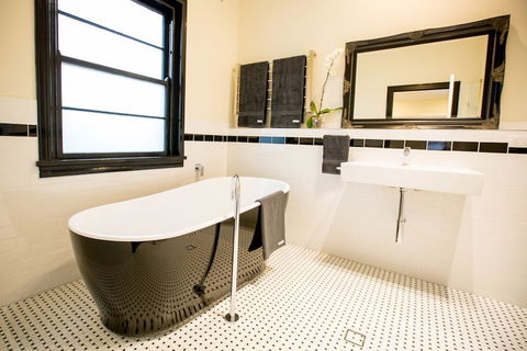The Commercial Boutique Hotel - Hervey Bay Accommodation 5