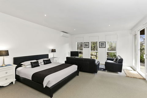 Anchors Beach House - Hervey Bay Accommodation 3