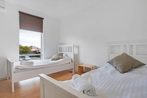 Adelaide Holiday Homes - Tourism Hervey Bay 1