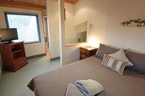 Falls Creek Country Club - Tourism Hervey Bay 4