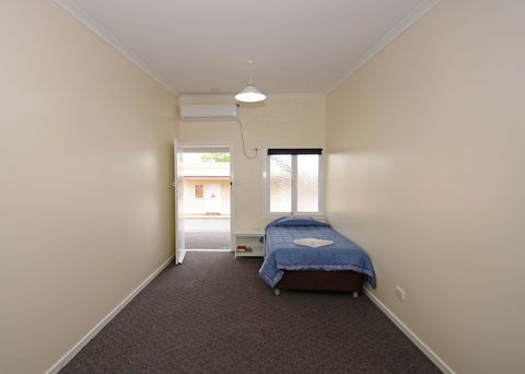 Ned Kelly's Motel - Hervey Bay Accommodation 2