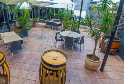 Lockleys Hotel - Tourism Hervey Bay 6