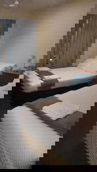 Lockleys Hotel - Tourism Hervey Bay 1