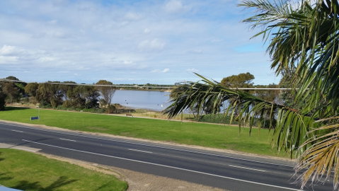 Ultimate Holiday Apartments - Hervey Bay Accommodation 3