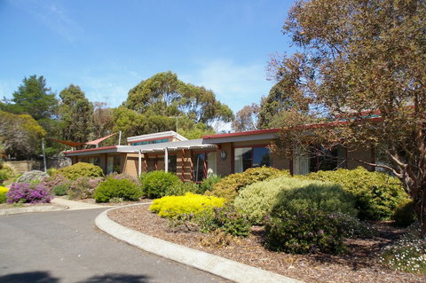 Deakin Geelong Units - Hervey Bay Accommodation 0