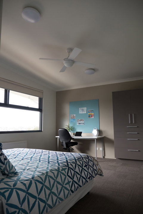 Deakin Geelong Units - Hervey Bay Accommodation 6