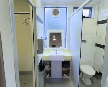 Deakin Geelong Units - Hervey Bay Accommodation 5