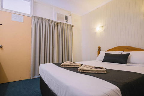 London Motor Inn - Hervey Bay Accommodation 1