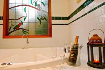 Woolrich Historic Garden Cottage - Hervey Bay Accommodation 3