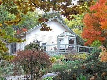 Woolrich Historic Garden Cottage - Hervey Bay Accommodation 0