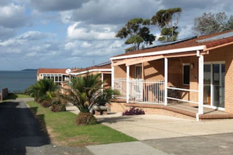 Walters Holiday Flats - Tourism Hervey Bay 0