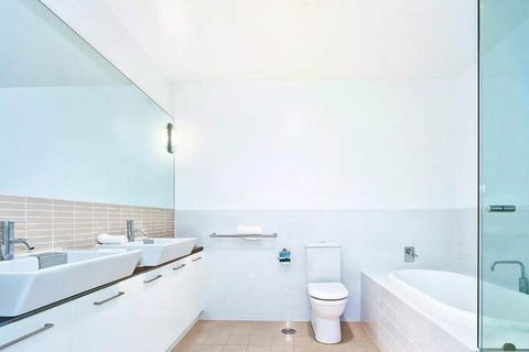 Breeze Beachfront Apartments - Hervey Bay Accommodation 3