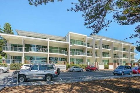 Breeze Beachfront Apartments - Hervey Bay Accommodation 0