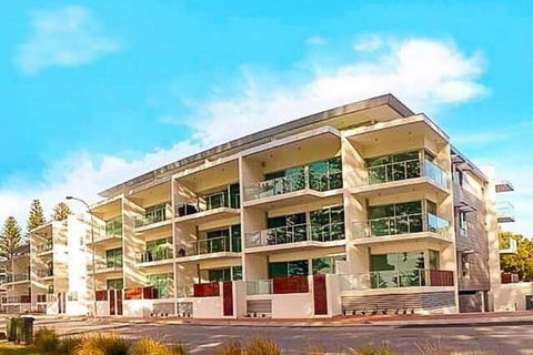 Breeze Beachfront Apartments - Hervey Bay Accommodation 1