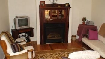 Albury Cottages - Hervey Bay Accommodation 3