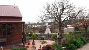 Albury Cottages - Hervey Bay Accommodation 0
