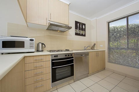 Accommodate Canberra - Kingston Court - Tourism Hervey Bay 2