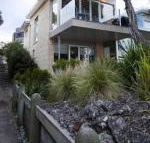 Battery Cove Beach Front Apartment - Hervey Bay Accommodation