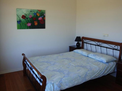 Absolute Waterfront Cottage - Hervey Bay Accommodation 6
