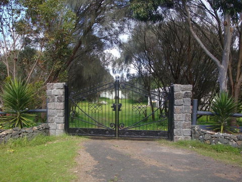 Absolute Waterfront Cottage - Hervey Bay Accommodation 5