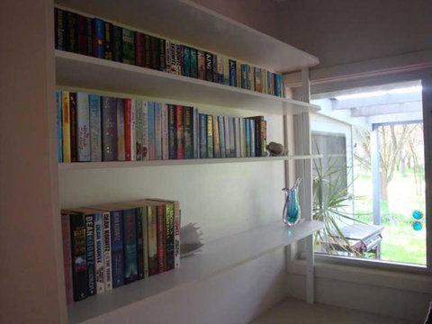 Absolute Waterfront Cottage - Hervey Bay Accommodation 1