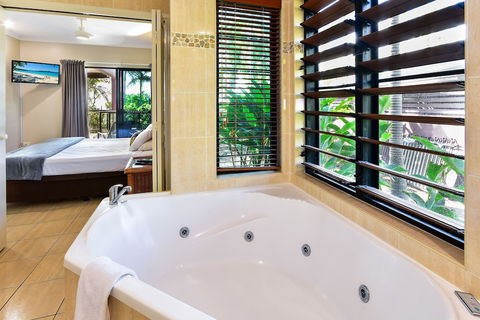 Anchorage Complex - Tourism Hervey Bay 6