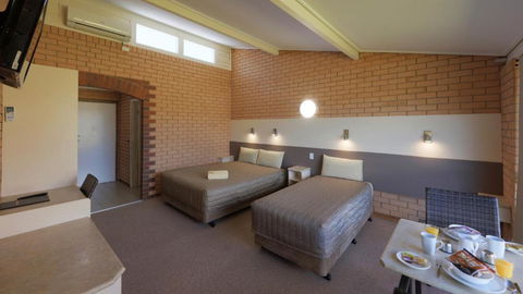 Tenterfield Motor Inn - Hervey Bay Accommodation 2