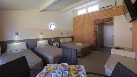 Tenterfield Motor Inn - Hervey Bay Accommodation 6