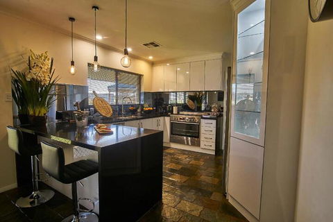 Barossa Elegance - Hervey Bay Accommodation 5