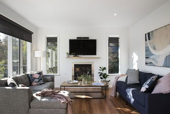 Azure - Hervey Bay Accommodation 0