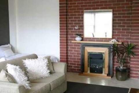 Queenscliff Hotel - Hervey Bay Accommodation 1
