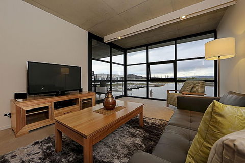 Accommodate Canberra - Dockside - Hervey Bay Accommodation 2