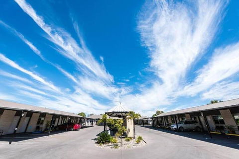 Athena Studio Units - Tourism Hervey Bay 4