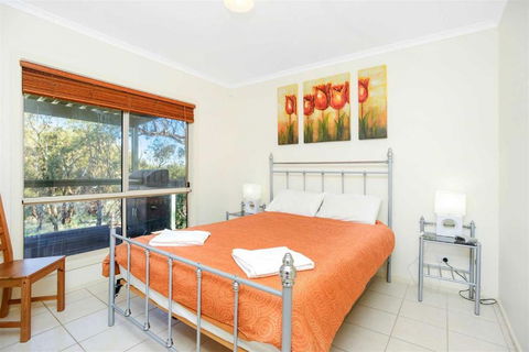 Cabernet Cottage - Hervey Bay Accommodation 4