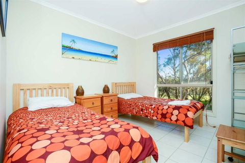 Cabernet Cottage - Hervey Bay Accommodation 1