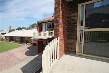 Apollo Bay Backpackers Lodge - Hervey Bay Accommodation 0