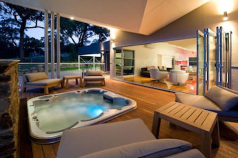 Cinque - Hervey Bay Accommodation 0