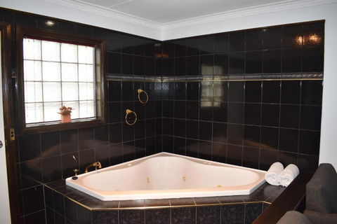 Roundhouse Motel - Tourism Hervey Bay 6