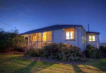 Apple Blossom Cottage - Hervey Bay Accommodation 1
