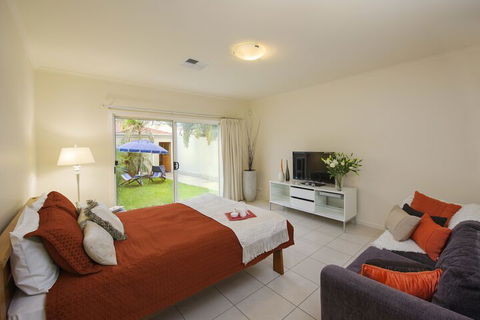 Adelaide Luxury Beach House - Tourism Hervey Bay 1