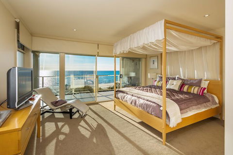 Adelaide Luxury Beach House - Tourism Hervey Bay 7